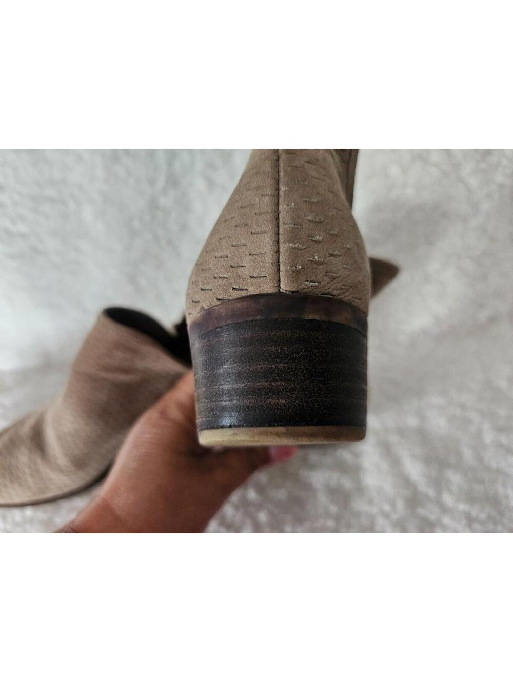 Women's Lucky Brand Leather Ankle Boots Short Slip On Size 9.5 M Beige Comfort - Picture 7 of 15